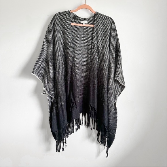 LOFT Gray & Black Ombré Sweater Fringe Shawl Poncho Wrap one size - Picture 1 of 6